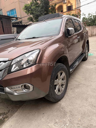 Isuzu MUX 2016 màu Nâu