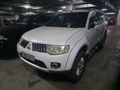 Mitsubishi Pajero Sport Trắng