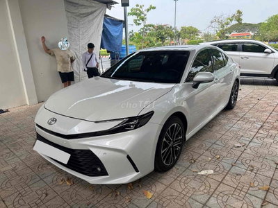 Toyota Camry 2.0Q 2024 Trắng 10.000 km