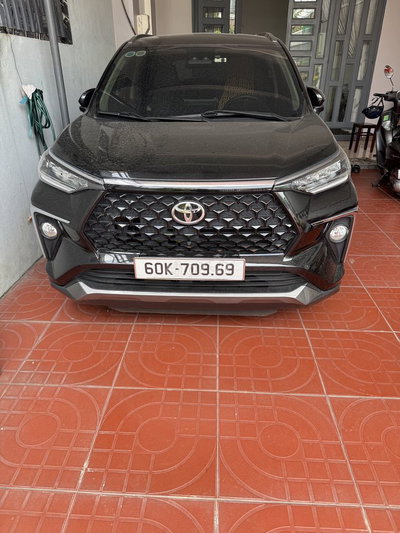 Toyota Veloz Cross Top 2023. Đen 7 chỗ