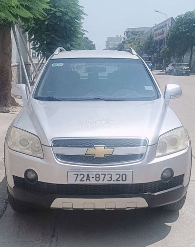 Chevrolet Captiva Số sàn 7 chỗ Bạc