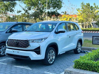 Innova Cross HEV giao xe sớm
