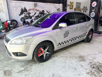 Ford Focus 2011 Tự động 137000 km Bạc