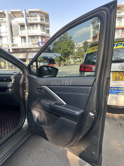 Mitsubishi Xpander 7 chỗ Xám