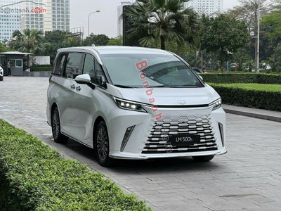 Xe Lexus LM 500h 2026