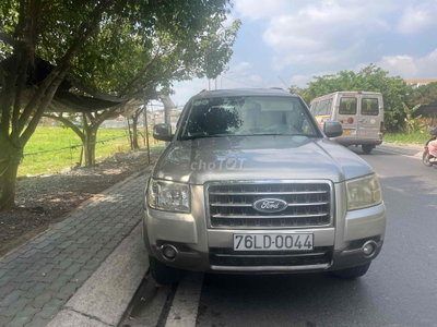 Ford Everest Vàng cát 7 chỗ
