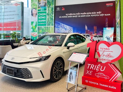 Xe Toyota Camry 2.5 HEV Top 2026