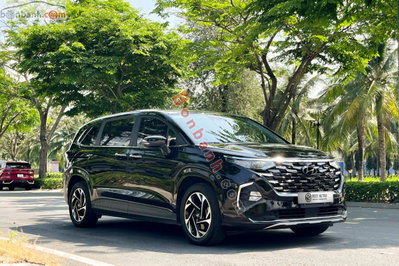 Xe Hyundai Custin Cao Cấp 2.0T 2024