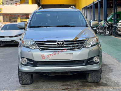 Xe Toyota Fortuner 2.7V 4x4 AT 2015