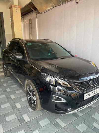Peugeot 3008 màu Đen 5 chỗ