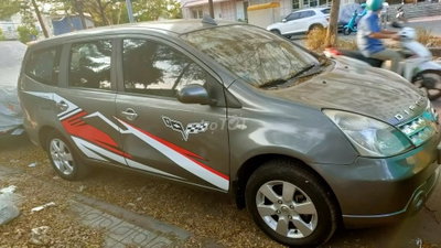 Nissan Grand Livina 2011 7 chỗ Xám