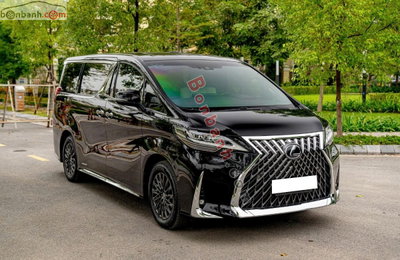 Xe Lexus LM 300h Royal Lounge 2020