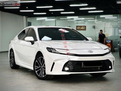 Xe Toyota Camry 2.0Q 2024