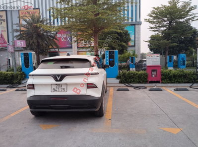 Xe VinFast VF6 Eco 2025