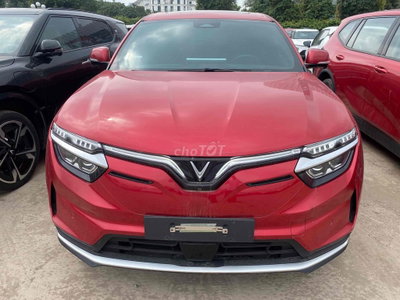 Xe điện VinFast VF8 Plus 2023 màu Đỏ