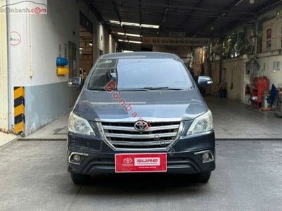 Xe Toyota Innova 2.0V 2015