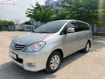 Xe Toyota Innova V 2011