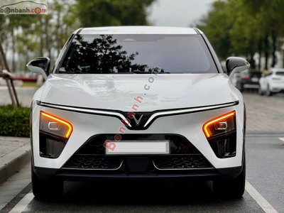 Xe VinFast VF7 Eco 2025