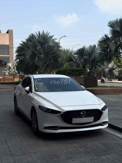 Mazda 3 Luxury 2022 Trắng 33000 km
