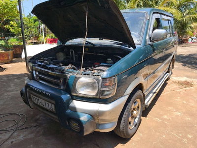 Mitsubishi Jolie 8 rin lám