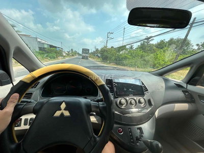Mitsubishi Grandis Tím