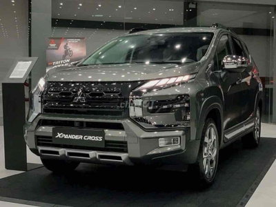 Mitsubishi Xpander 7 chỗ Xám