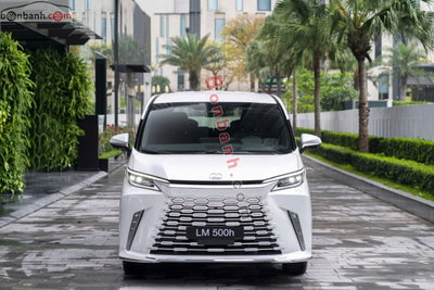 Xe Lexus LM 500h 2026