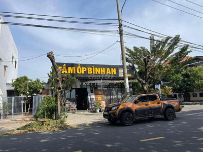 Nissan Navara màu Cam 10.000km