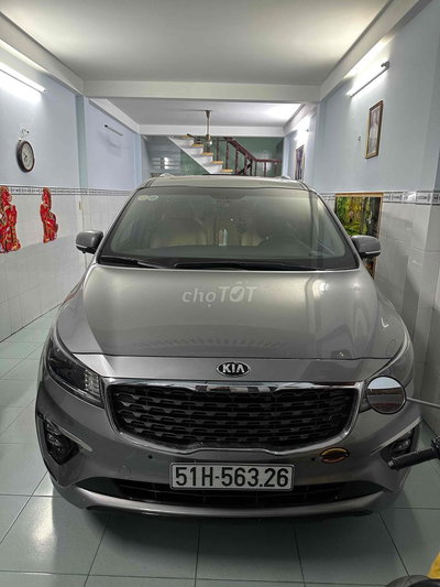 Sedona 2019 Platinum Xám - 7 chỗ cần ra đi