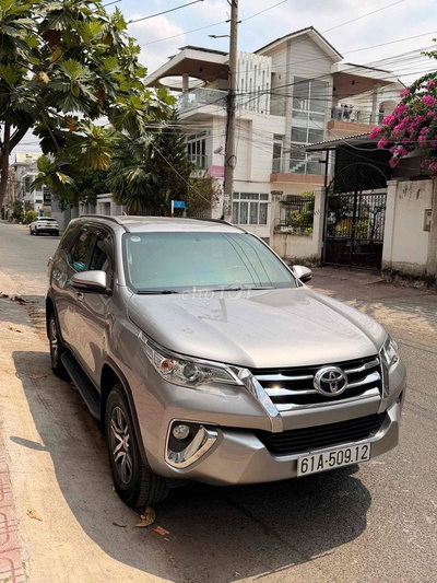 Toyota Fortuner 2018 Bạc