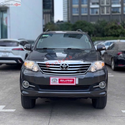 Xe Toyota Fortuner 2.7V 4X2 AT 2016