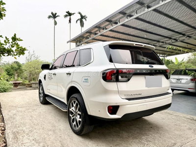 Ford Everest Titanium Trắng 4x4 - 1 chủ từ mới