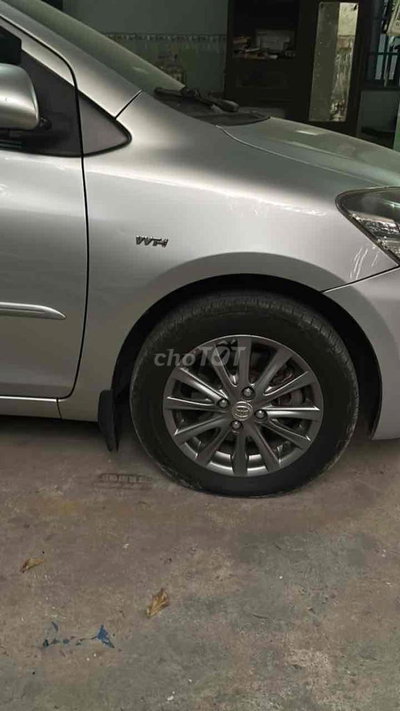 Toyota Vios màu Bạc