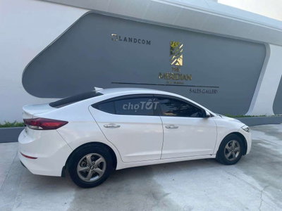 Hyundai Elantra 2018 Trắng 50.000 km