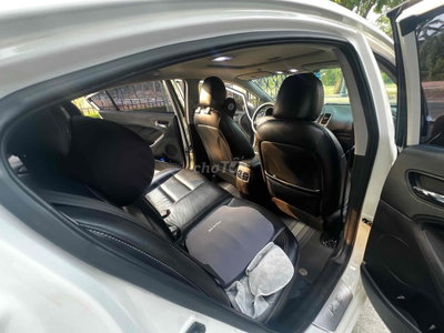 KIA K3 màu Trắng