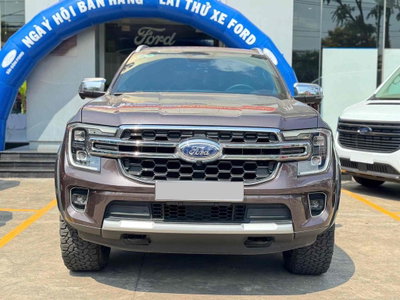 Everest Titanium 2 Cầu màu Nâu xe đẹp bán tại Ford