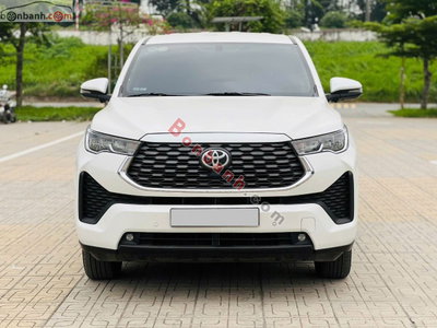 Xe Toyota Innova Cross 2.0V CVT 2025