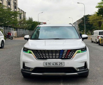 Kia Carnival 2024 Premium 2.2D 7S - 10000 km
