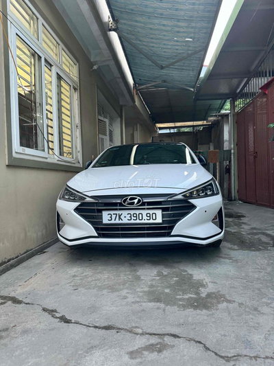 Hyundai Elantra 2019 2.0 AT - 50000 km