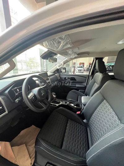 Mitsubishi Triton 2026 GLX AT Trắng
