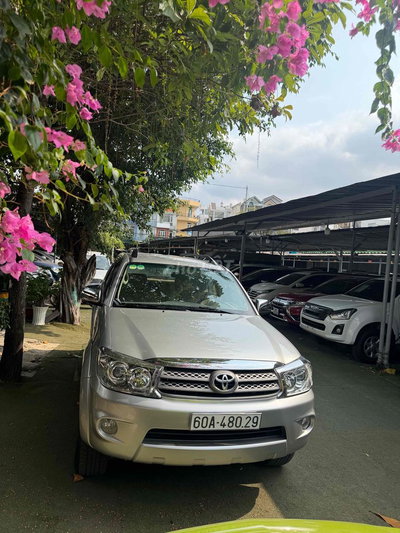 Toyota Fortuner 2009 Bạc 110.000 km