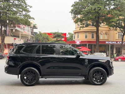 Ford Everest Sport Đen 7 chỗ