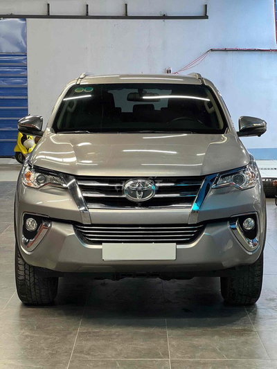 Toyota Fortuner Vàng cát