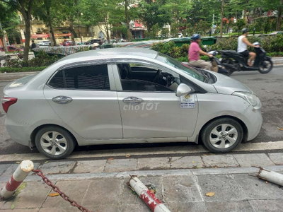 Hyundai i10 Sedan 2018 Bạc Bản đủ