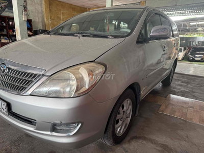 Toyota Innova Số sàn 7 chỗ Bạc