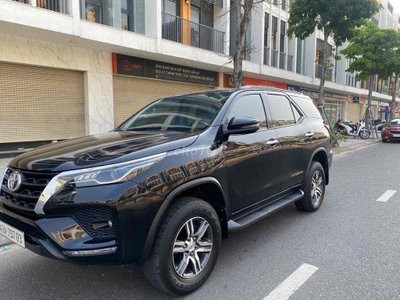 Toyota Fortuner 2022 2.4 máy dầu Đen