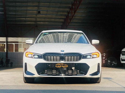 BMW 320i SPORTLINE 2024 HUD