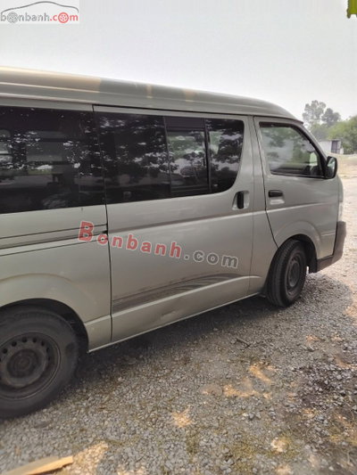 Xe Toyota Hiace Van 2.5 2010