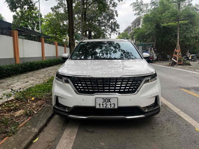 Kia Carnival Trắng 7 chỗ