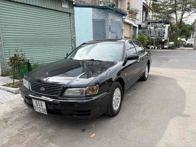 Nissan A32 Đen 5 chỗ